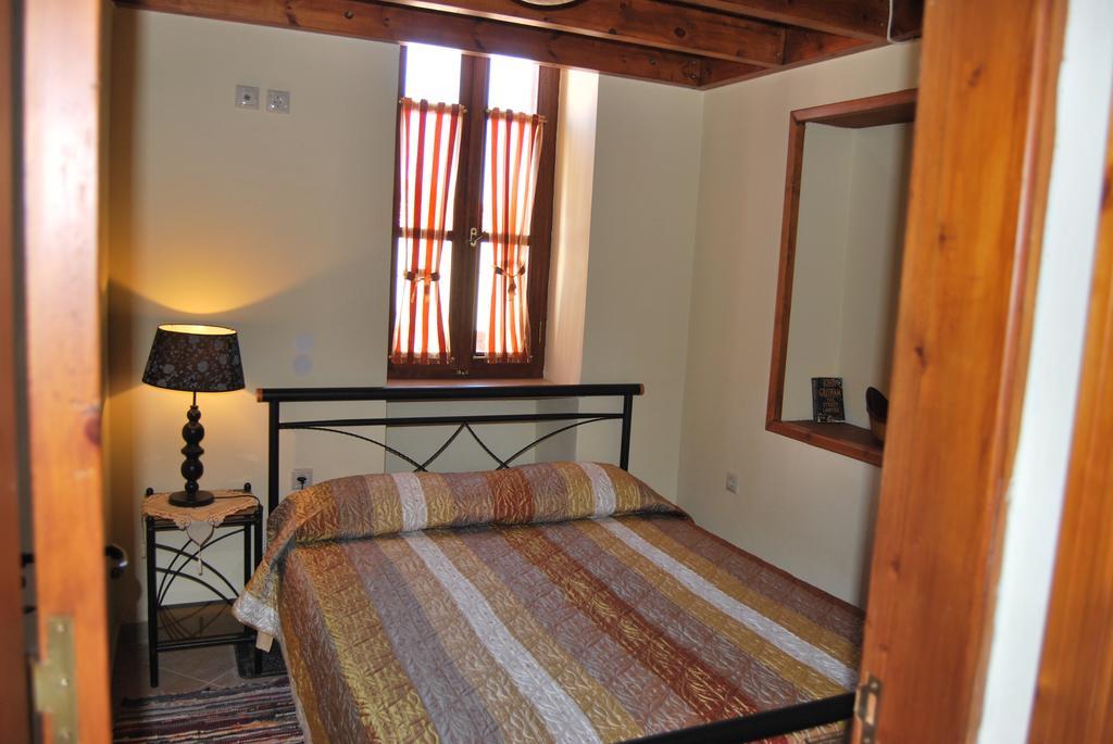 Mika'S House Villa Chalki Town Стая снимка