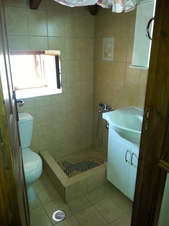 Mika'S House Villa Chalki Town Стая снимка